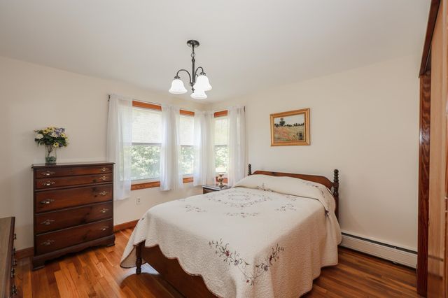 68 Robinson Road, Nashua, NH 03060