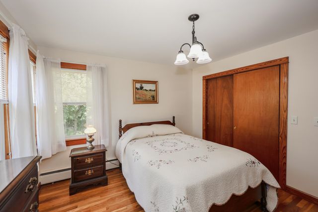 68 Robinson Road, Nashua, NH 03060