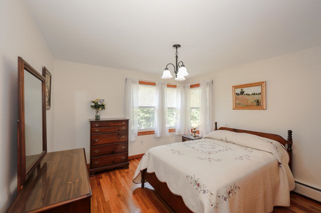 68 Robinson Road, Nashua, NH 03060
