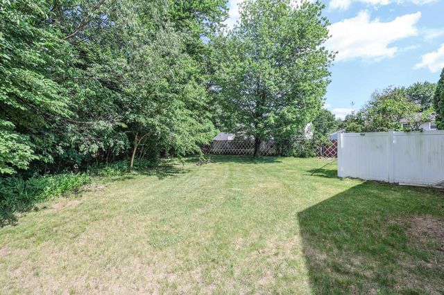 68 Robinson Road, Nashua, NH 03060