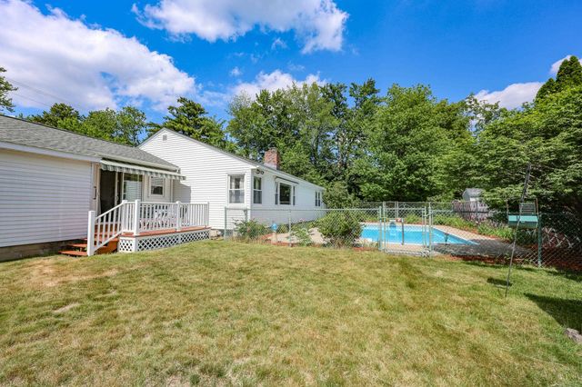68 Robinson Road, Nashua, NH 03060