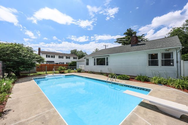 68 Robinson Road, Nashua, NH 03060