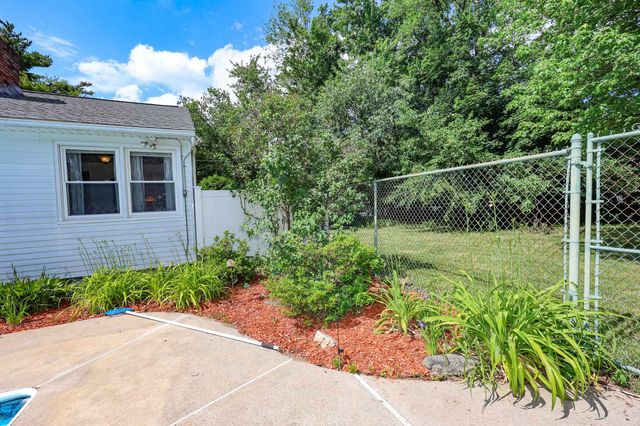 68 Robinson Road, Nashua, NH 03060