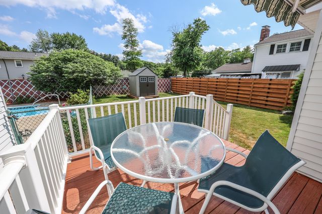 68 Robinson Road, Nashua, NH 03060