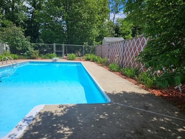 68 Robinson Road, Nashua, NH 03060
