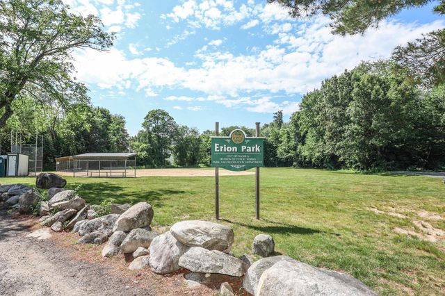 68 Robinson Road, Nashua, NH 03060