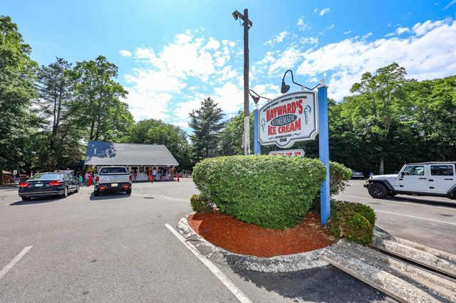 68 Robinson Road, Nashua, NH 03060