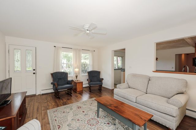 68 Robinson Road, Nashua, NH 03060