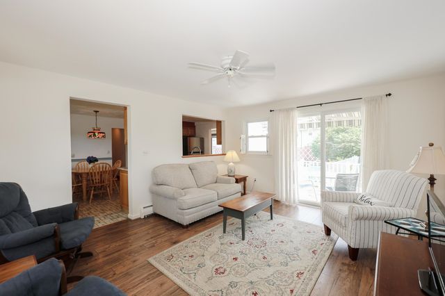 68 Robinson Road, Nashua, NH 03060