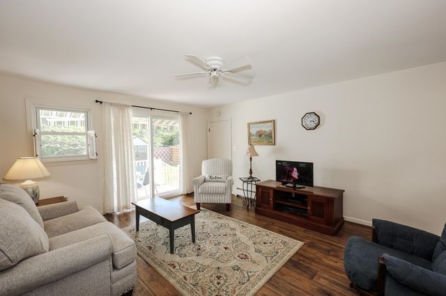 68 Robinson Road, Nashua, NH 03060
