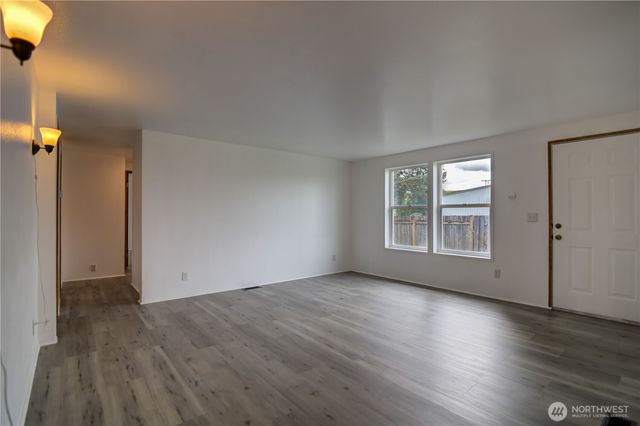 866 112th Street S, Tacoma, WA 98444