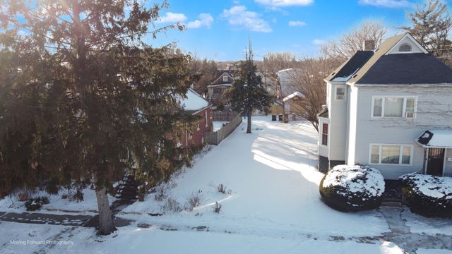 9318 S Cregier Avenue, Chicago, IL 60617