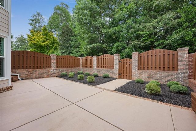 3004 Village Green Circle, Roswell, GA 30075