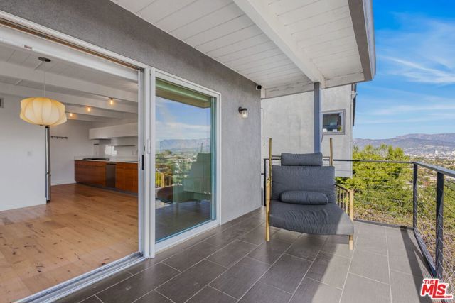 2226 Ronda Vista Drive, Los Angeles, CA 90027