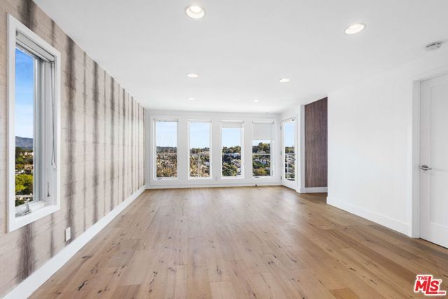 2226 Ronda Vista Drive, Los Angeles, CA 90027