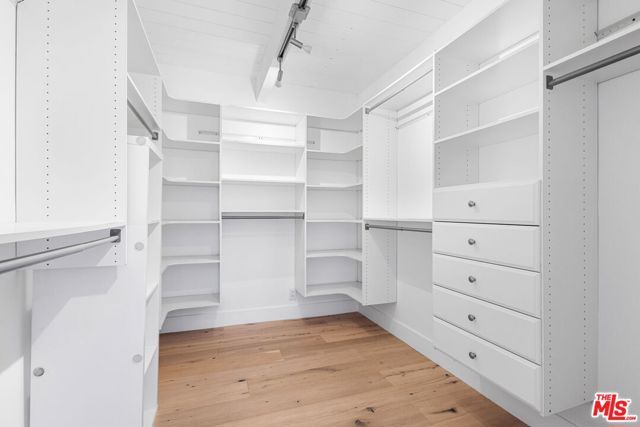 2226 Ronda Vista Drive, Los Angeles, CA 90027