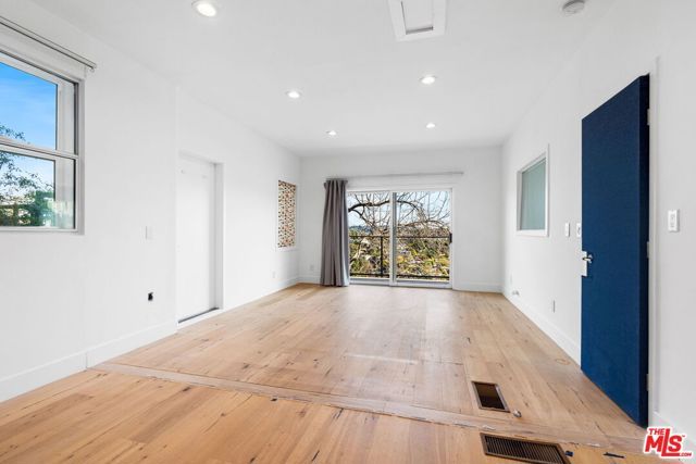 2226 Ronda Vista Drive, Los Angeles, CA 90027
