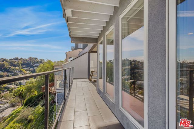 2226 Ronda Vista Drive, Los Angeles, CA 90027