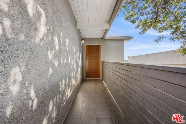 2226 Ronda Vista Drive, Los Angeles, CA 90027