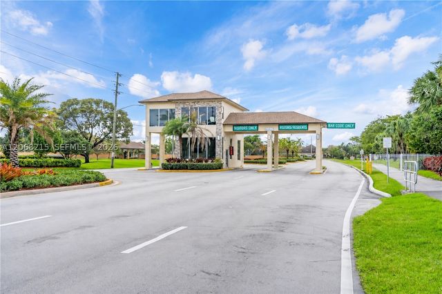 700 SW 128th Ave 209C, Pembroke Pines, FL 33027