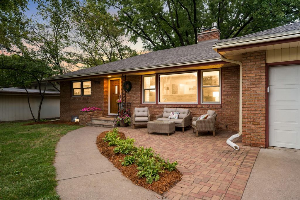 2482 Pascal Street N, Roseville, MN 55113 — exterior
