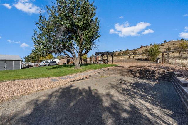 1180 NE Meadowlark Lane, Madras, OR 97741