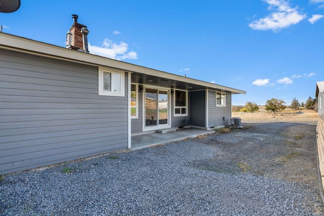 1180 NE Meadowlark Lane, Madras, OR 97741