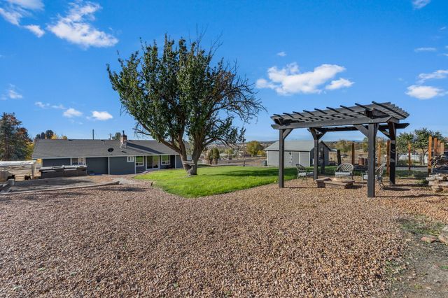 1180 NE Meadowlark Lane, Madras, OR 97741