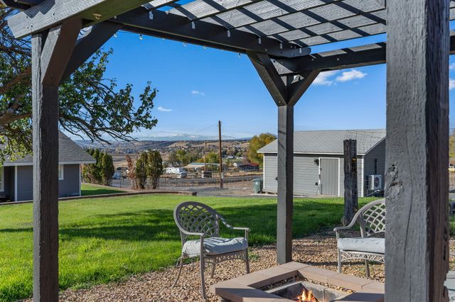 1180 NE Meadowlark Lane, Madras, OR 97741