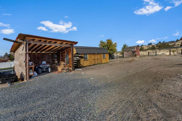 1180 NE Meadowlark Lane, Madras, OR 97741