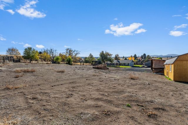 1180 NE Meadowlark Lane, Madras, OR 97741