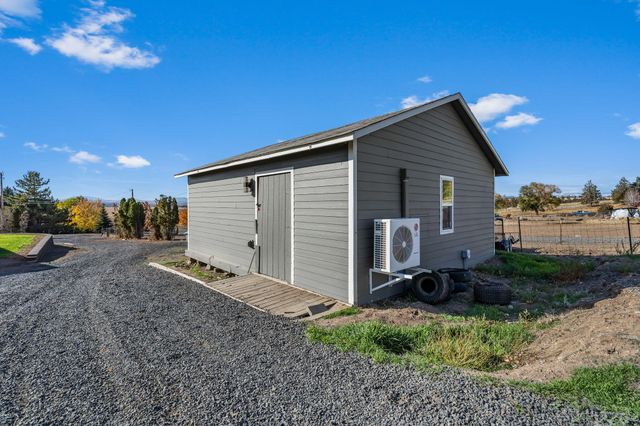 1180 NE Meadowlark Lane, Madras, OR 97741