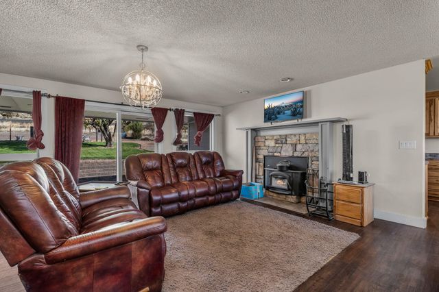 1180 NE Meadowlark Lane, Madras, OR 97741