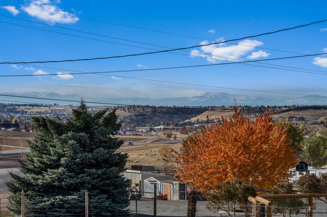 1180 NE Meadowlark Lane, Madras, OR 97741