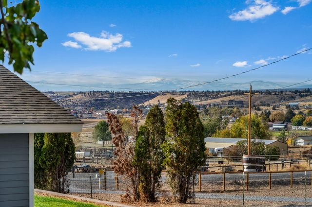 1180 NE Meadowlark Lane, Madras, OR 97741