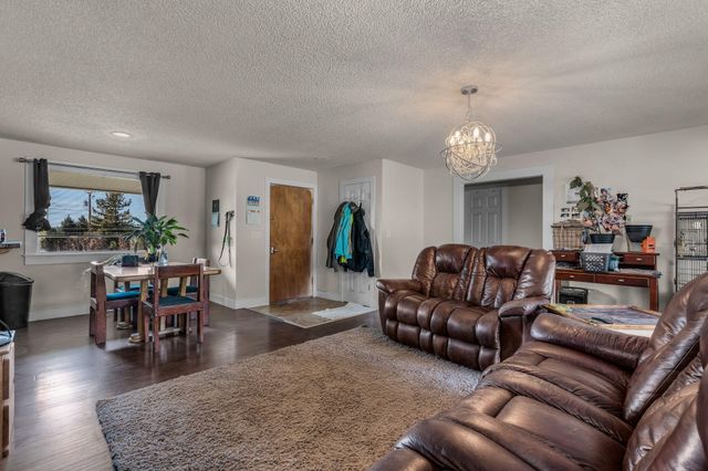 1180 NE Meadowlark Lane, Madras, OR 97741