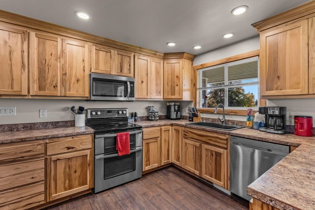 1180 NE Meadowlark Lane, Madras, OR 97741