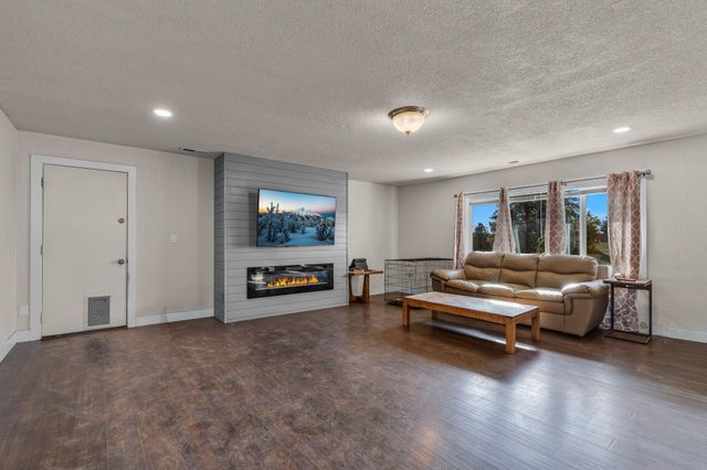 1180 NE Meadowlark Lane, Madras, OR 97741