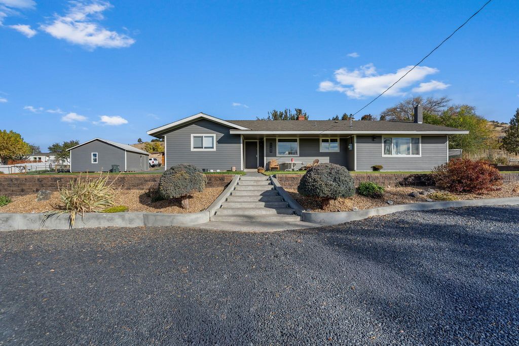1180 NE Meadowlark Lane, Madras, OR 97741