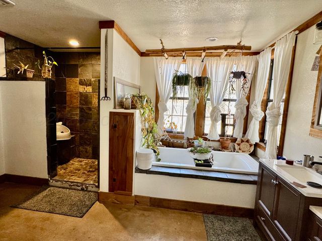 811 Bungalow Avenue, Canadian, TX 79014