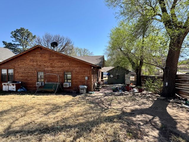 811 Bungalow Avenue, Canadian, TX 79014