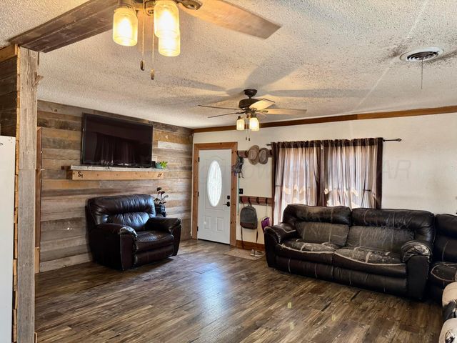 811 Bungalow Avenue, Canadian, TX 79014