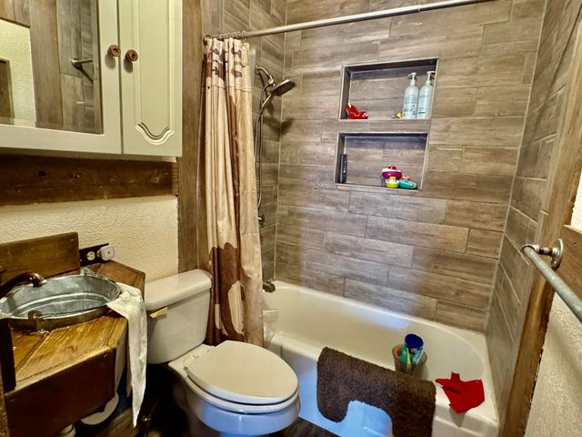 811 Bungalow Avenue, Canadian, TX 79014