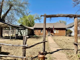 811 Bungalow Avenue, Canadian, TX 79014