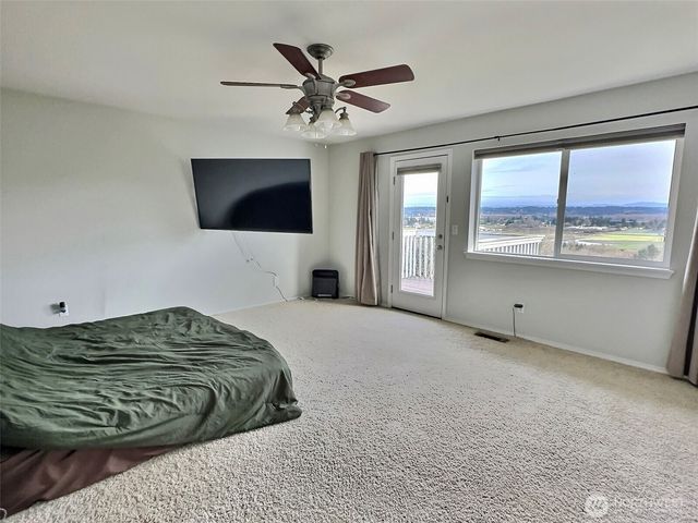 5805 51st Avenue Ct E, Tacoma, WA 98443