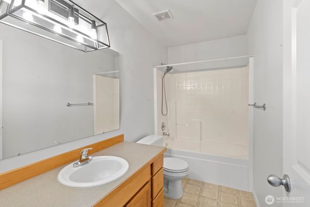 5805 51st Avenue Ct E, Tacoma, WA 98443