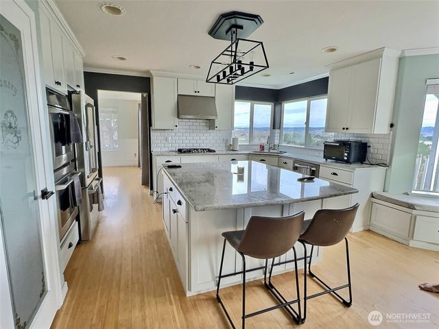 5805 51st Avenue Ct E, Tacoma, WA 98443