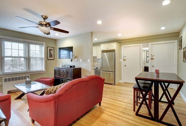 33 Lennon Court 35, Boston, MA 02127