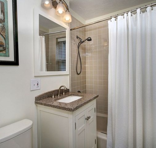 33 Lennon Court 35, Boston, MA 02127