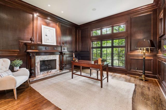 943 Oak Valley Ln, Nashville, TN 37220